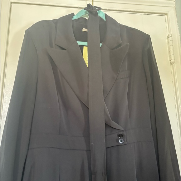 Elegant Black Jumpsuit - Picture 2 of 6